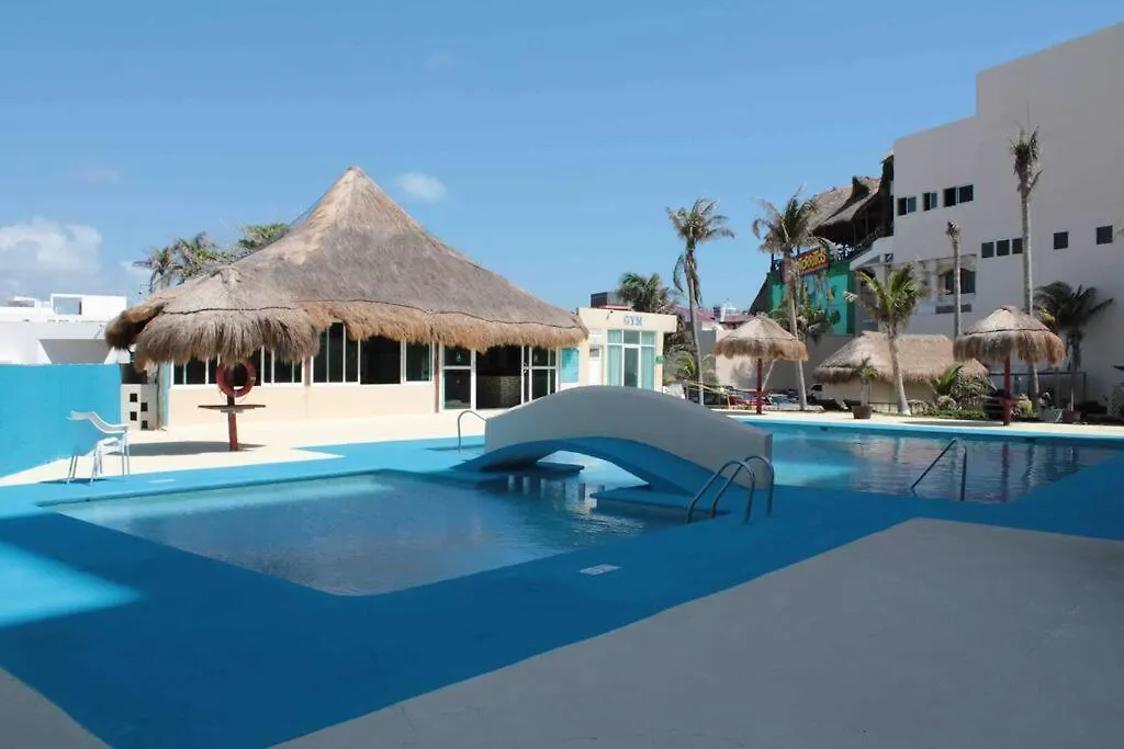Beach Front Renewed Apartment Cancun