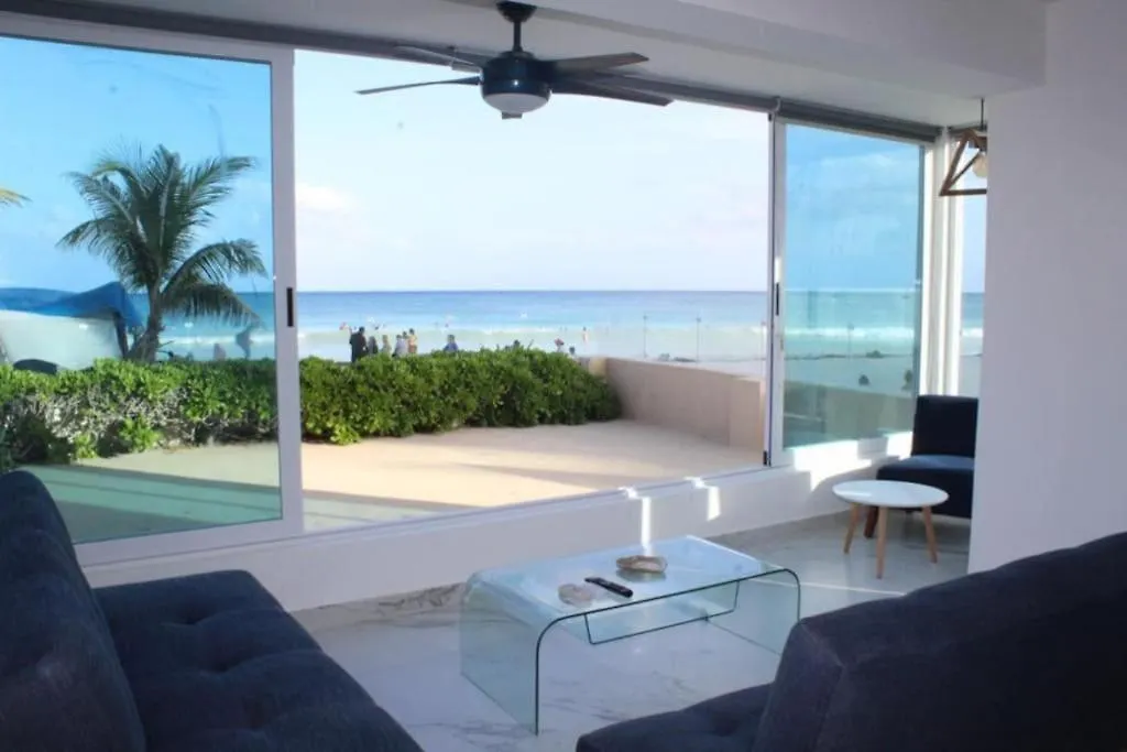 Beach Front Renewed Apartment Cancún