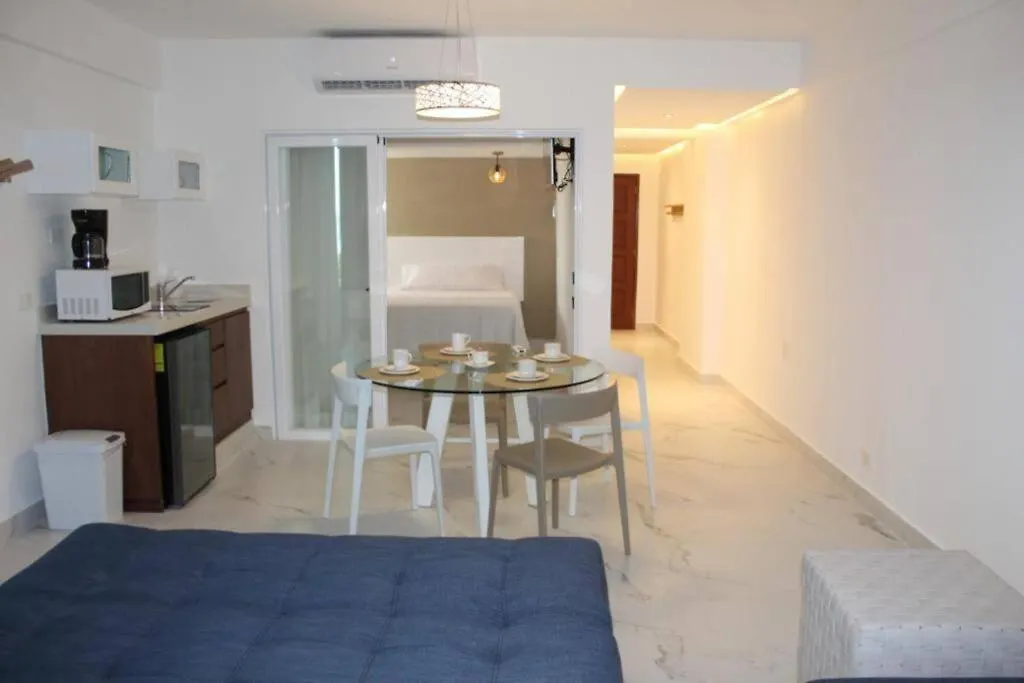 Beach Front Renewed Apartment Cancún Mexiko