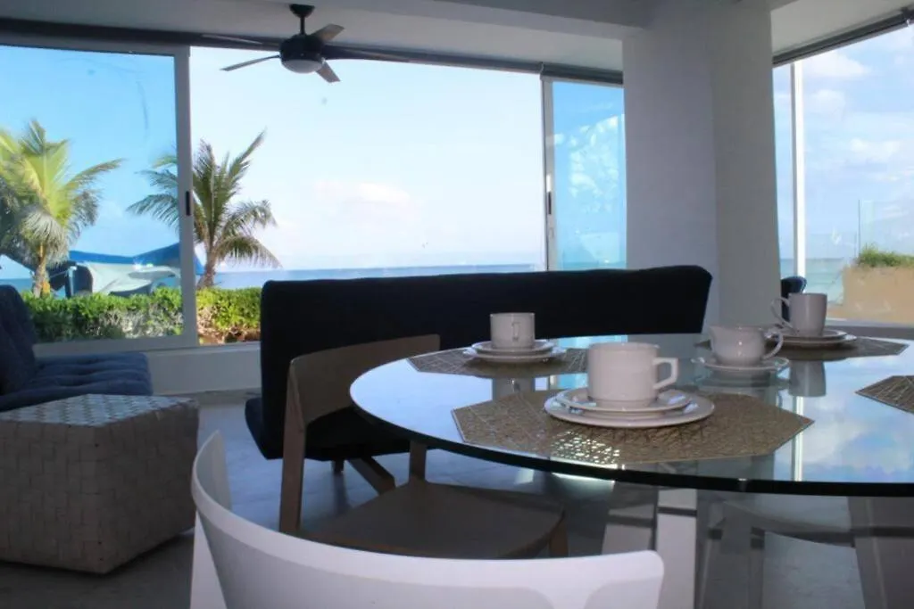 Beach Front Renewed Apartment Cancún